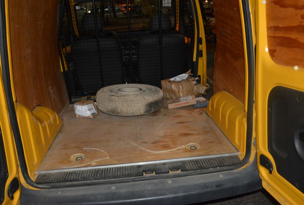 Carro dos correios é assaltado