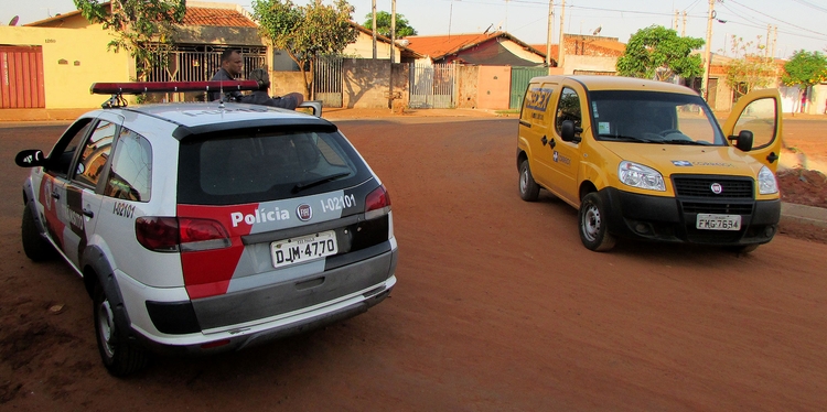 Carteiro é rendido e veículo dos Correios é roubado em Araçatuba
