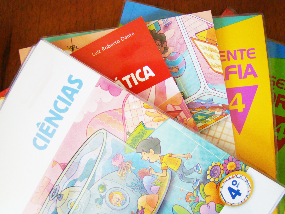 comprar livros material escolar