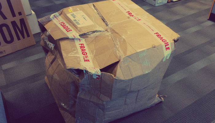 caixa produto danificado