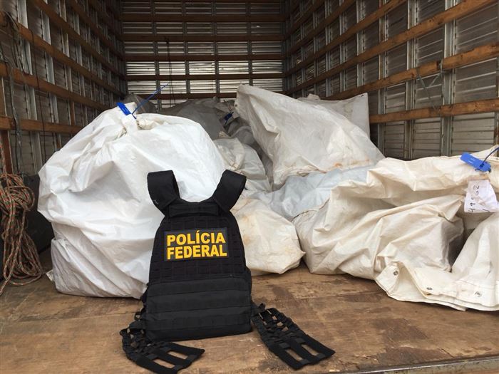 caminhão colete pf policia sacos