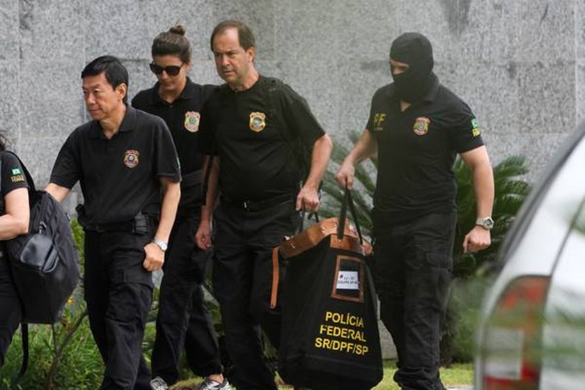 SP - OPERAÇÃO LAVA JATO/PF - GERAL - Agentes da PF chegam com malotes à sede da Polícia Federal em São Paulo (SP)