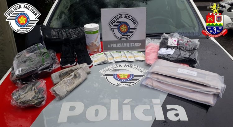 Objetos encontrados com o envolvido no roubo, foram apresentados no DP.